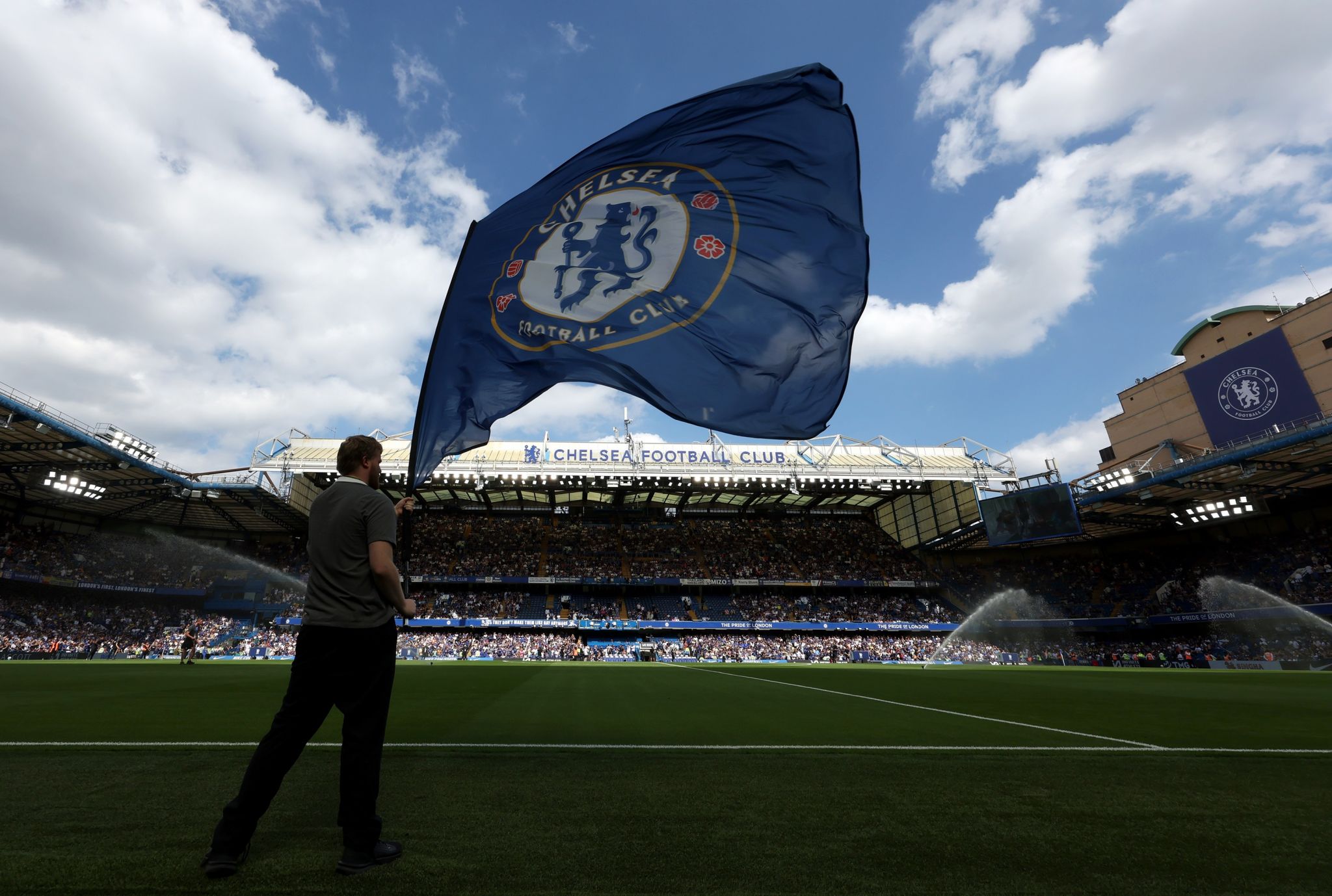 Chelsea could lose 'sensational' 19y/o in Premier League transfer threat