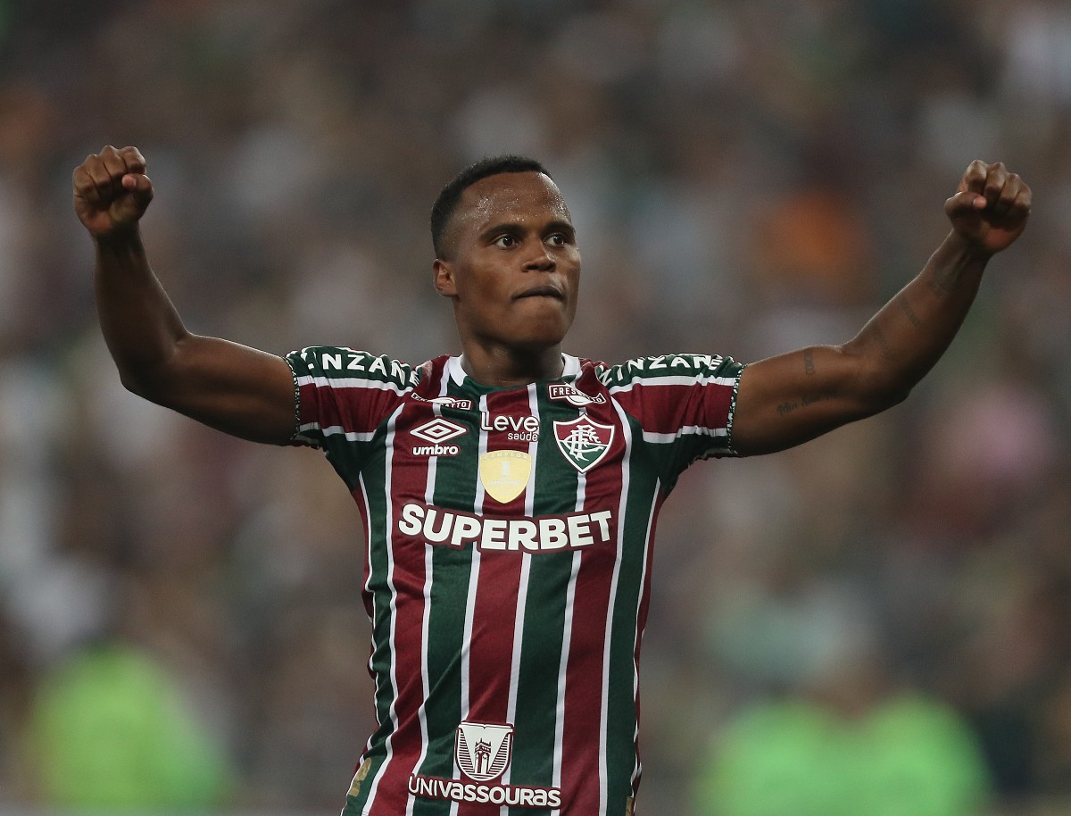 Jhon Arias celebrates a goal for Fluminense