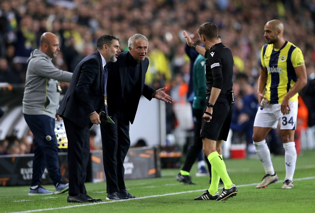 Jose Mourinho received a red card against Man United