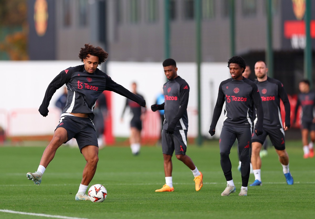 Manchester United in training ahead of the Fenerbahce game