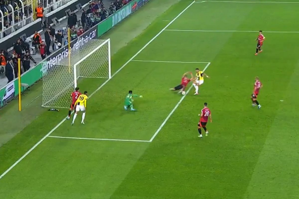 Manuel Ugarte Becomes Instant Hero At Man United With Crazy Block manuel-ugarte-becomes-instant-hero-at-man-united-with-crazy-block