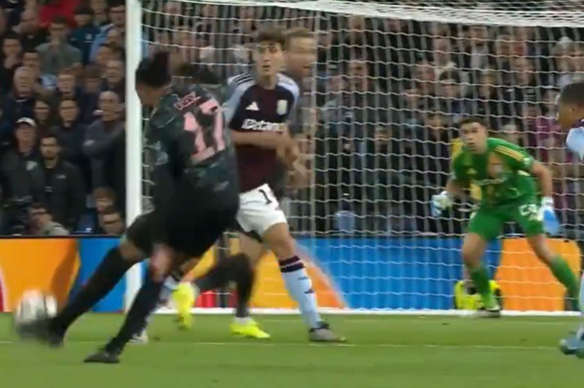 Video: Emi Martinez makes one of the best Champions League saves ever