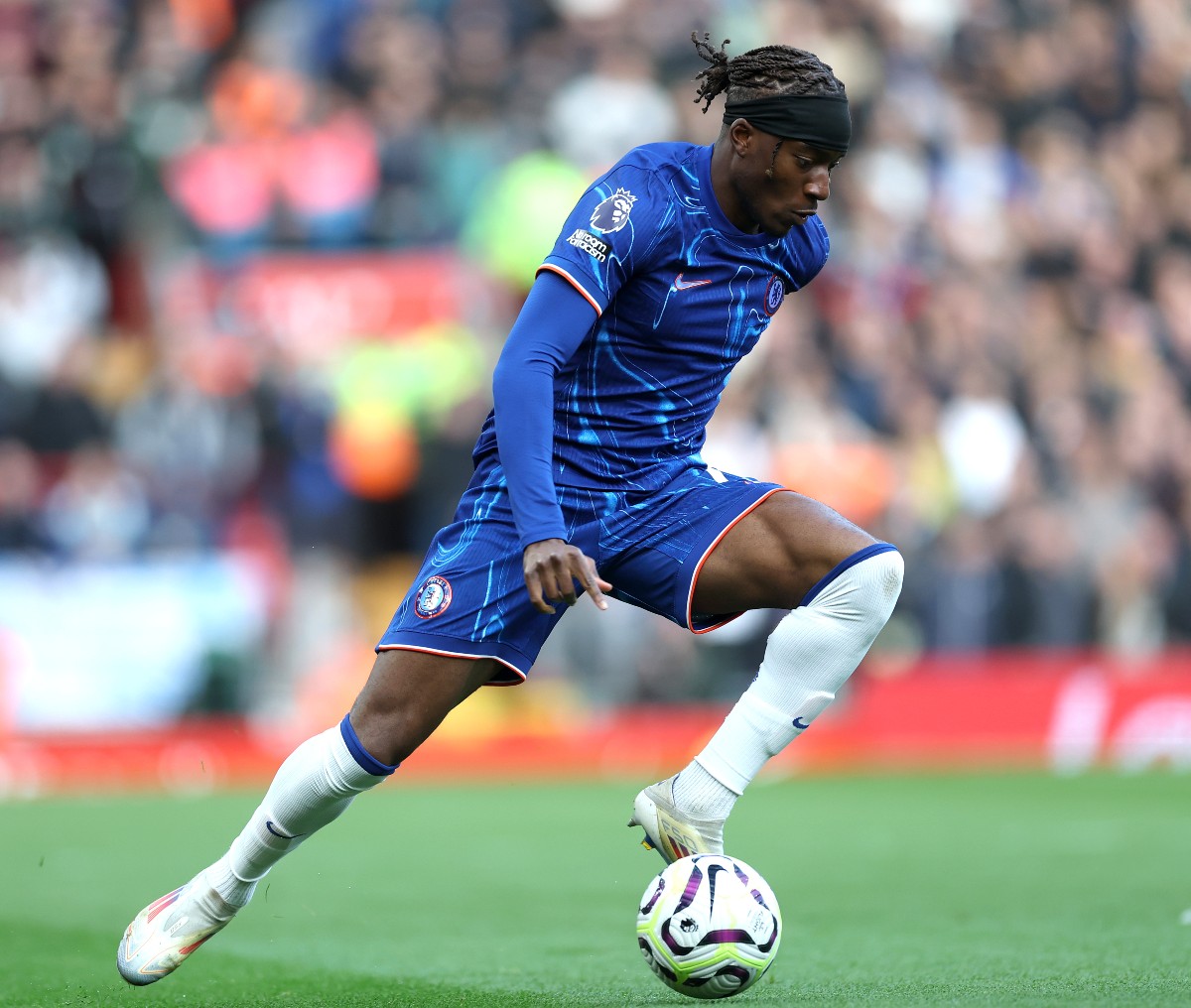 Noni Madueke in action for Chelsea