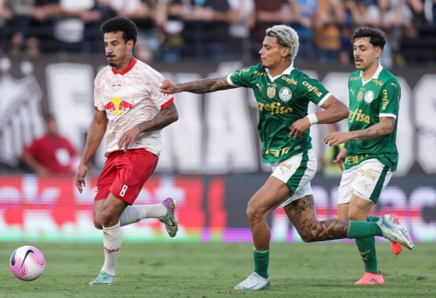 Richard Rios in action for Palmeiras