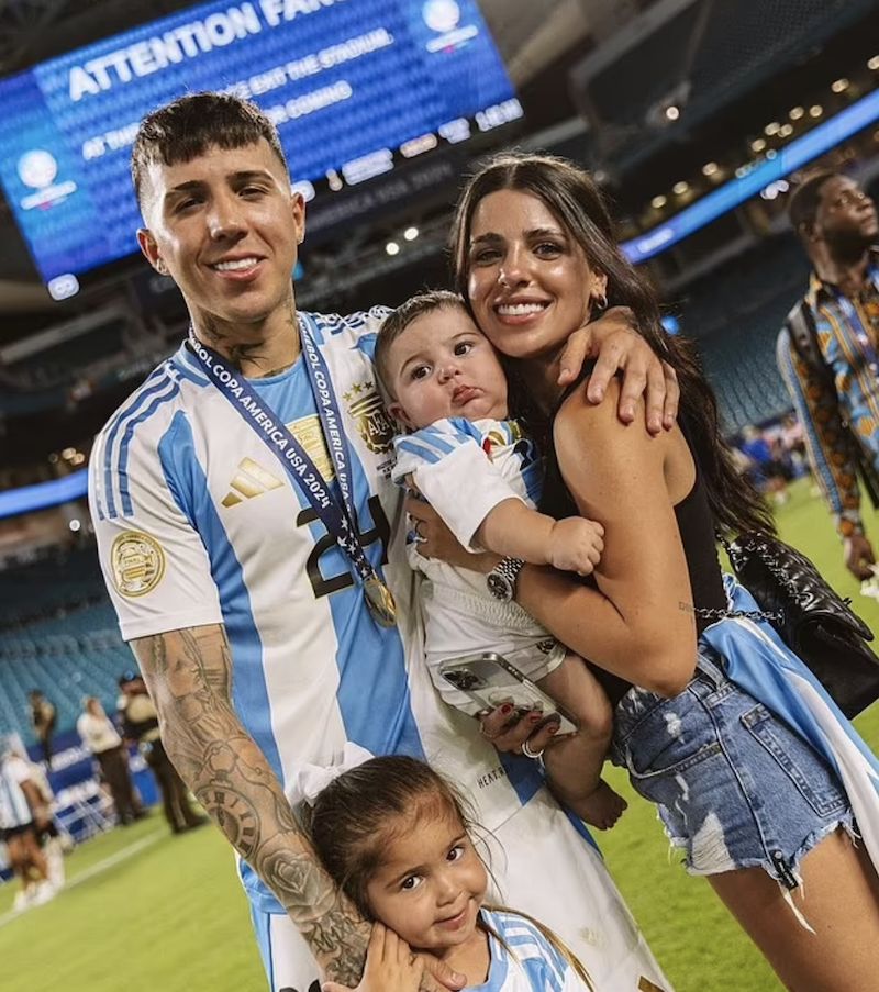 Enzo Fernandez pictured with family.