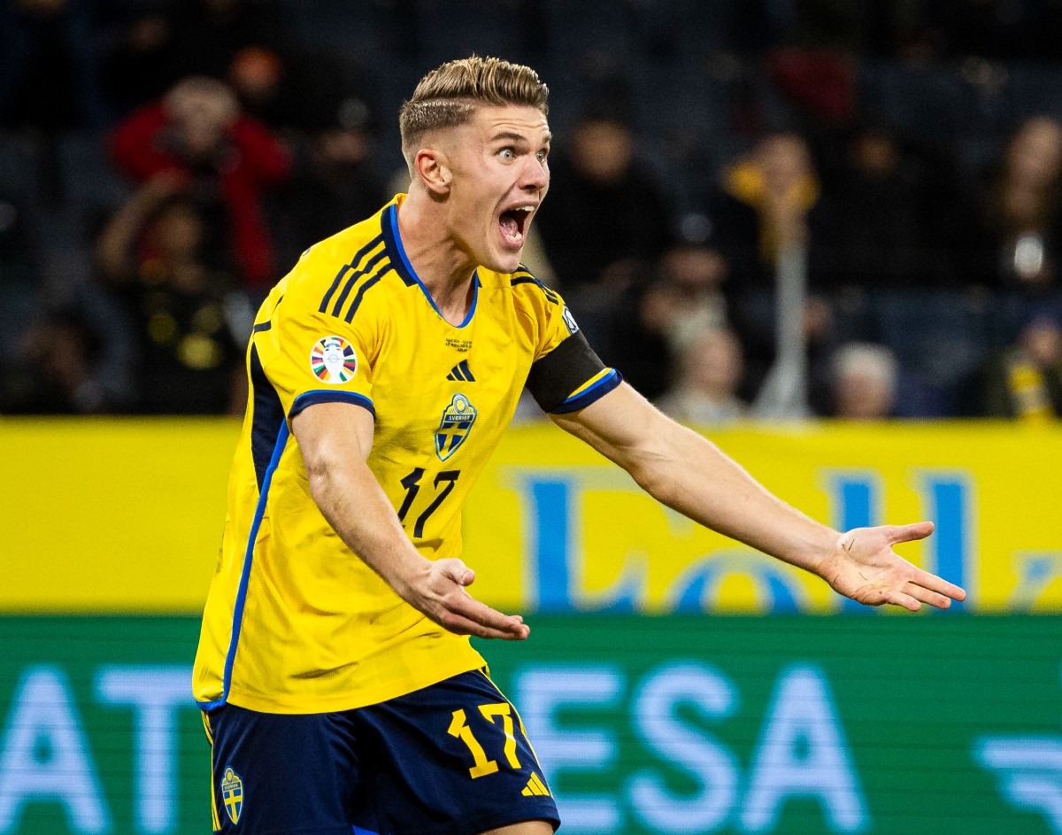 Viktor Gyokeres in action for Sweden