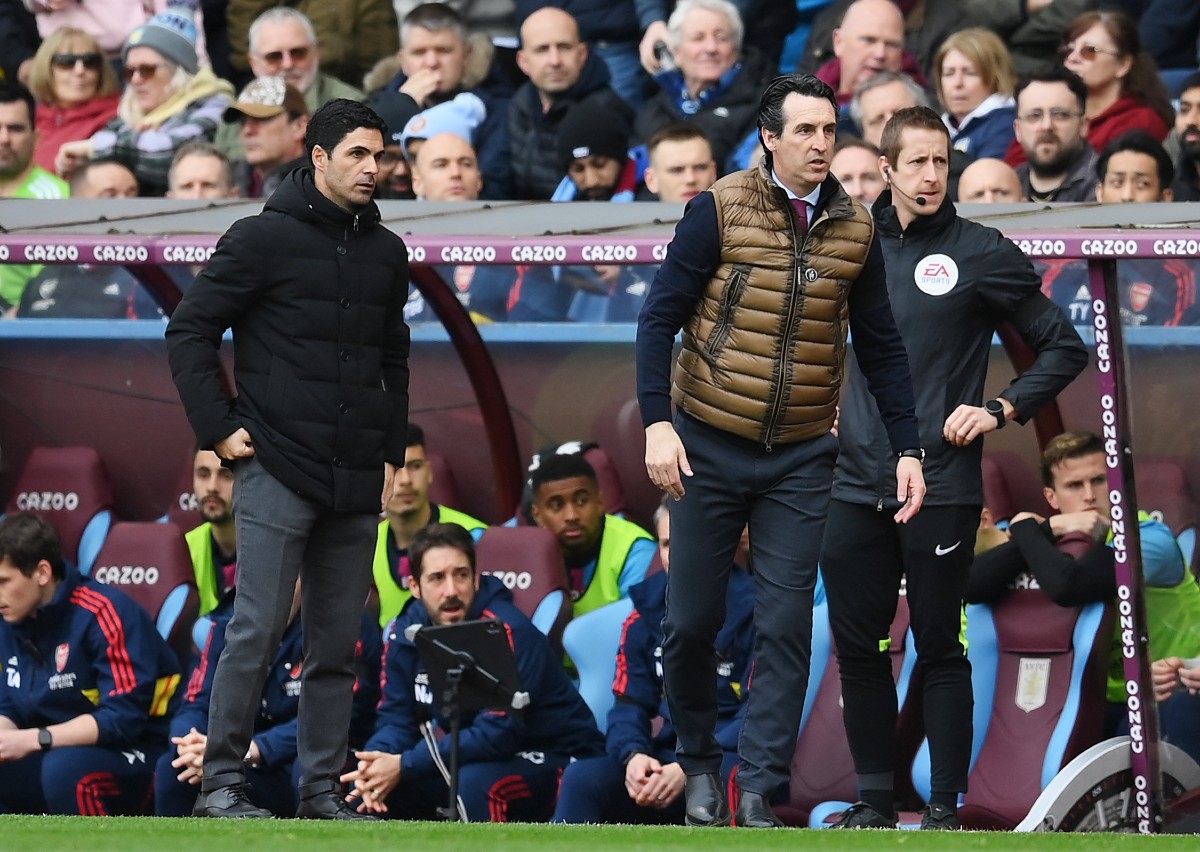 Mikel Arteta and Unai Emery during a game between Arsenal and Aston Villa