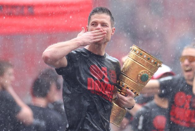 bayer leverkusen xabi alonso trophy