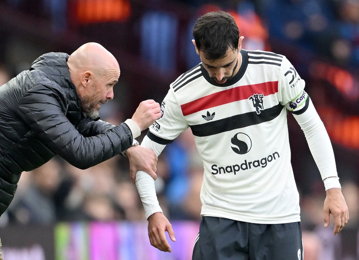 Erik ten Hag and Bruno Fernandes during Man United's game at Aston Villa