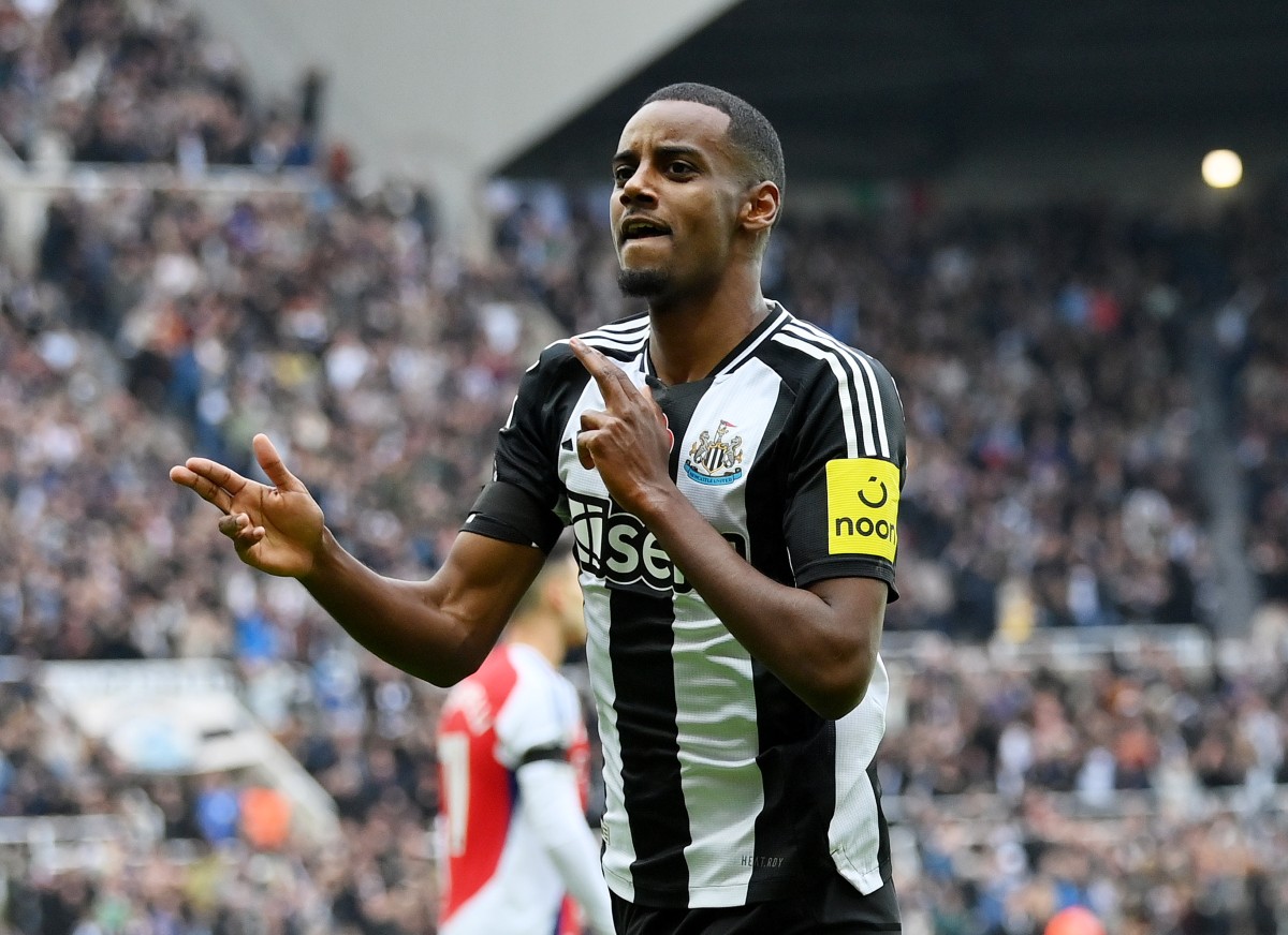 Alexander Isak celebrates scoring against Arsenal