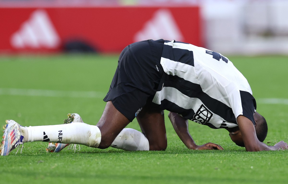 Alexander Isak with Newcastle United