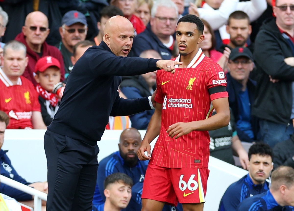 Arne Slot and Trent Alexander-Arnold