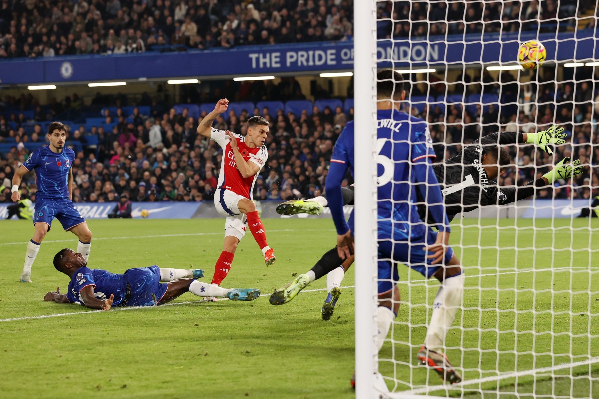 Leandro Trossard in action for Arsenal against Chelsea