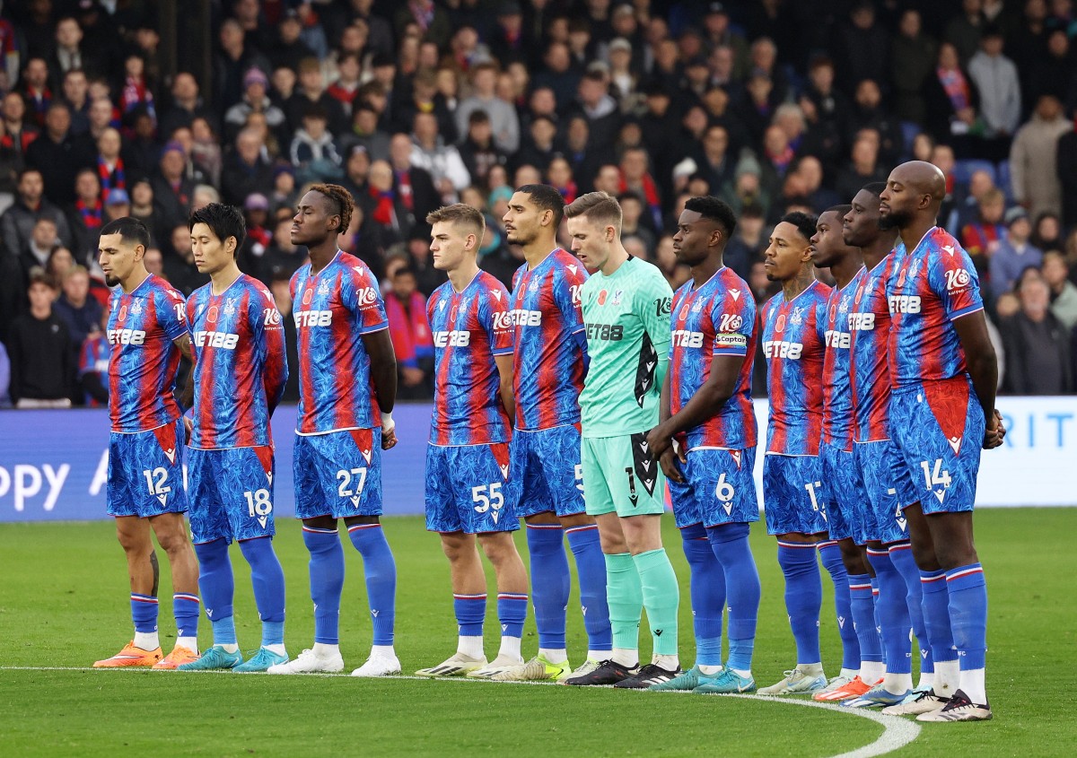 Crystal Palace players lining up