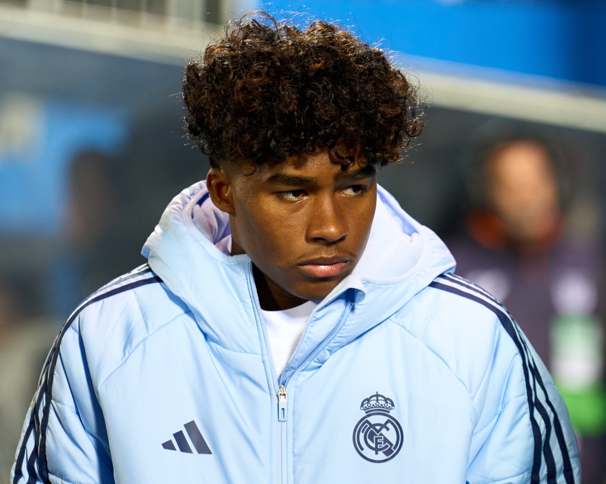 Endrick looks on from the bench for Real Madrid