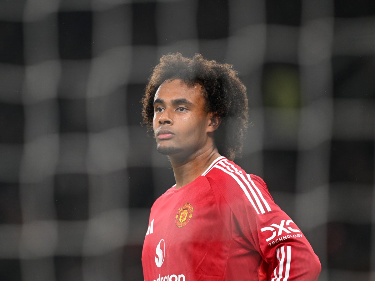 Joshua Zirkzee in action for Manchester United