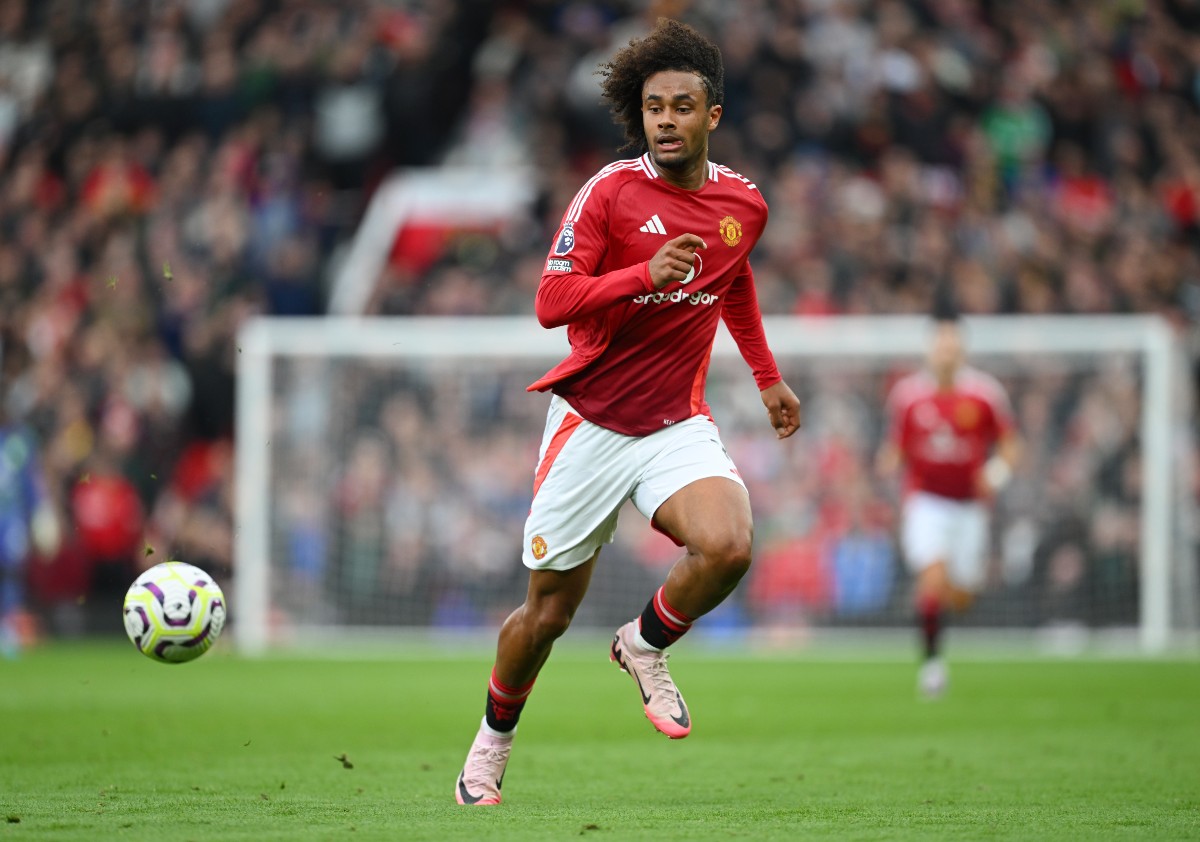 Joshua Zirkzee in action for Manchester United