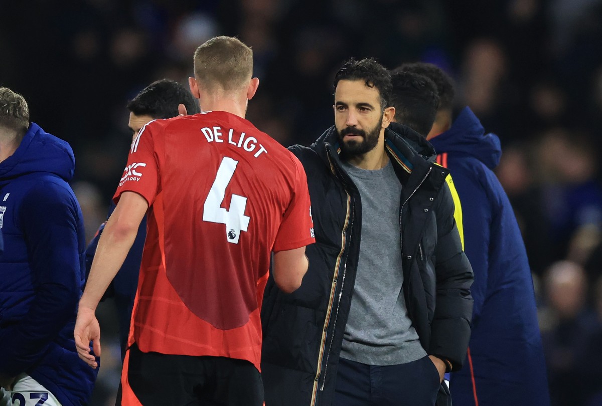 Matthijs de Ligt and Ruben Amorim shake hands after Man United's draw with Ipswich