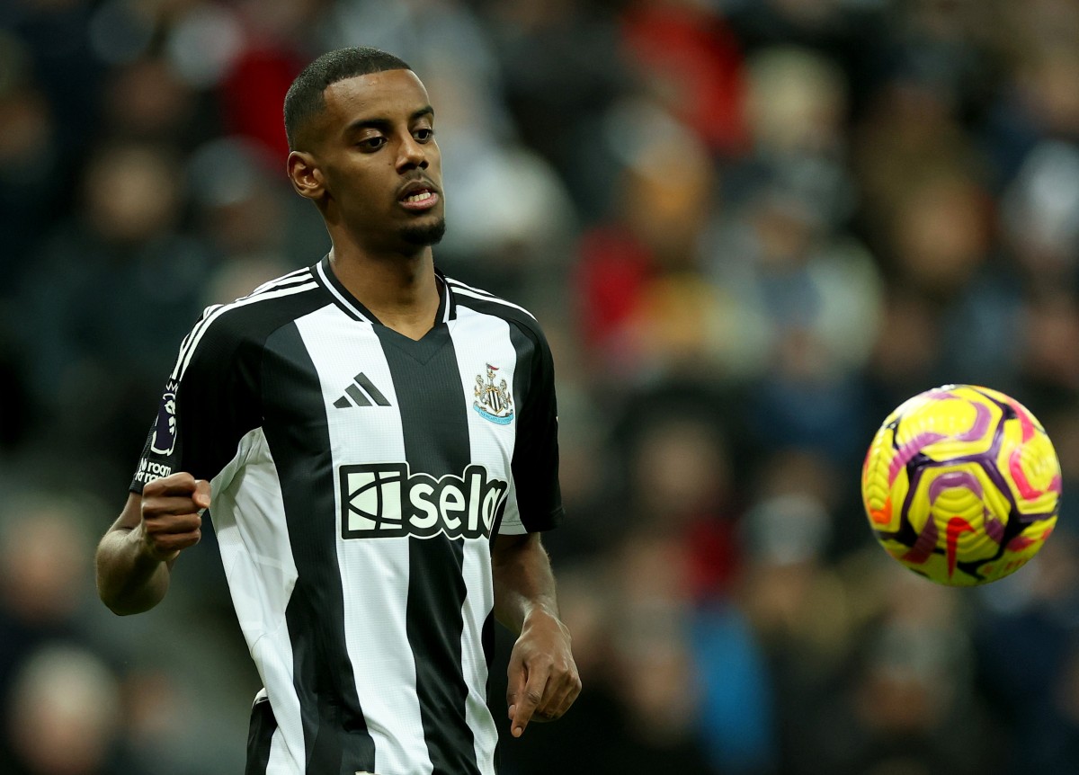 Alexander Isak in action for Newcastle United