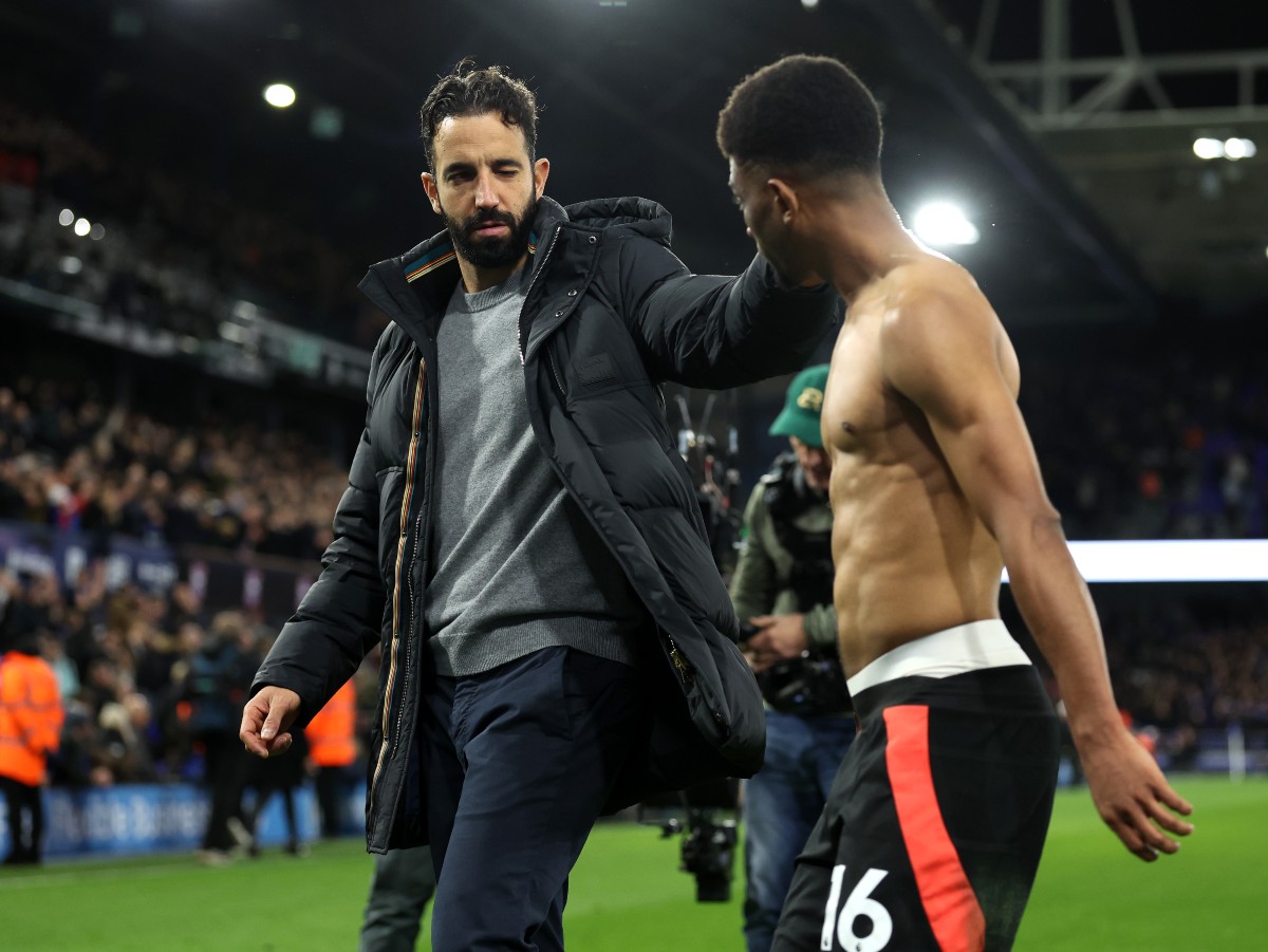 Ruben Amorim speaks with Amad Diallo after the Ipswich vs Man United game