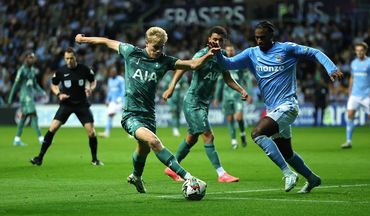 Lucas Bergvall in action for Tottenham