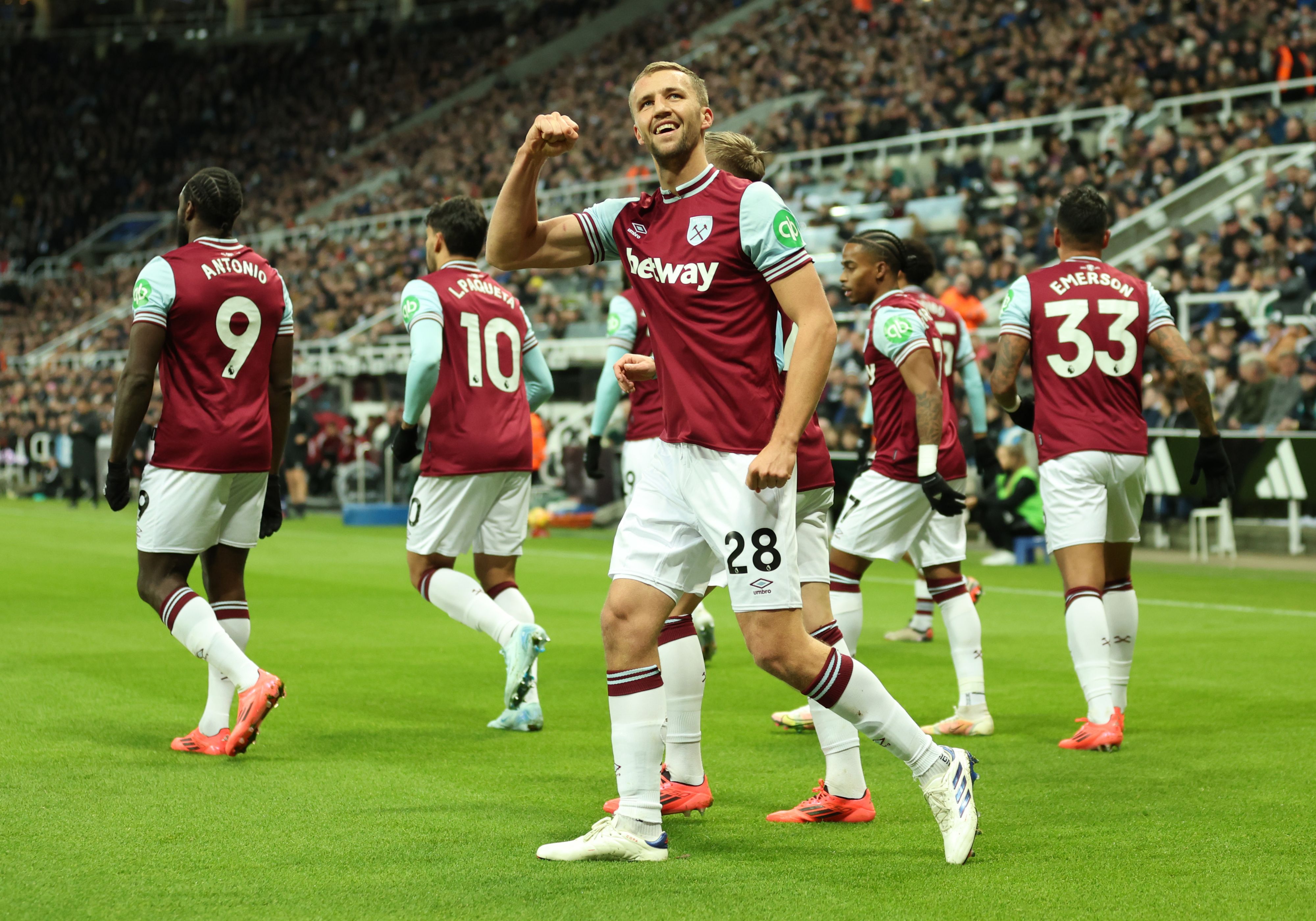 omas Soucek of West Ham United celebrates scoring