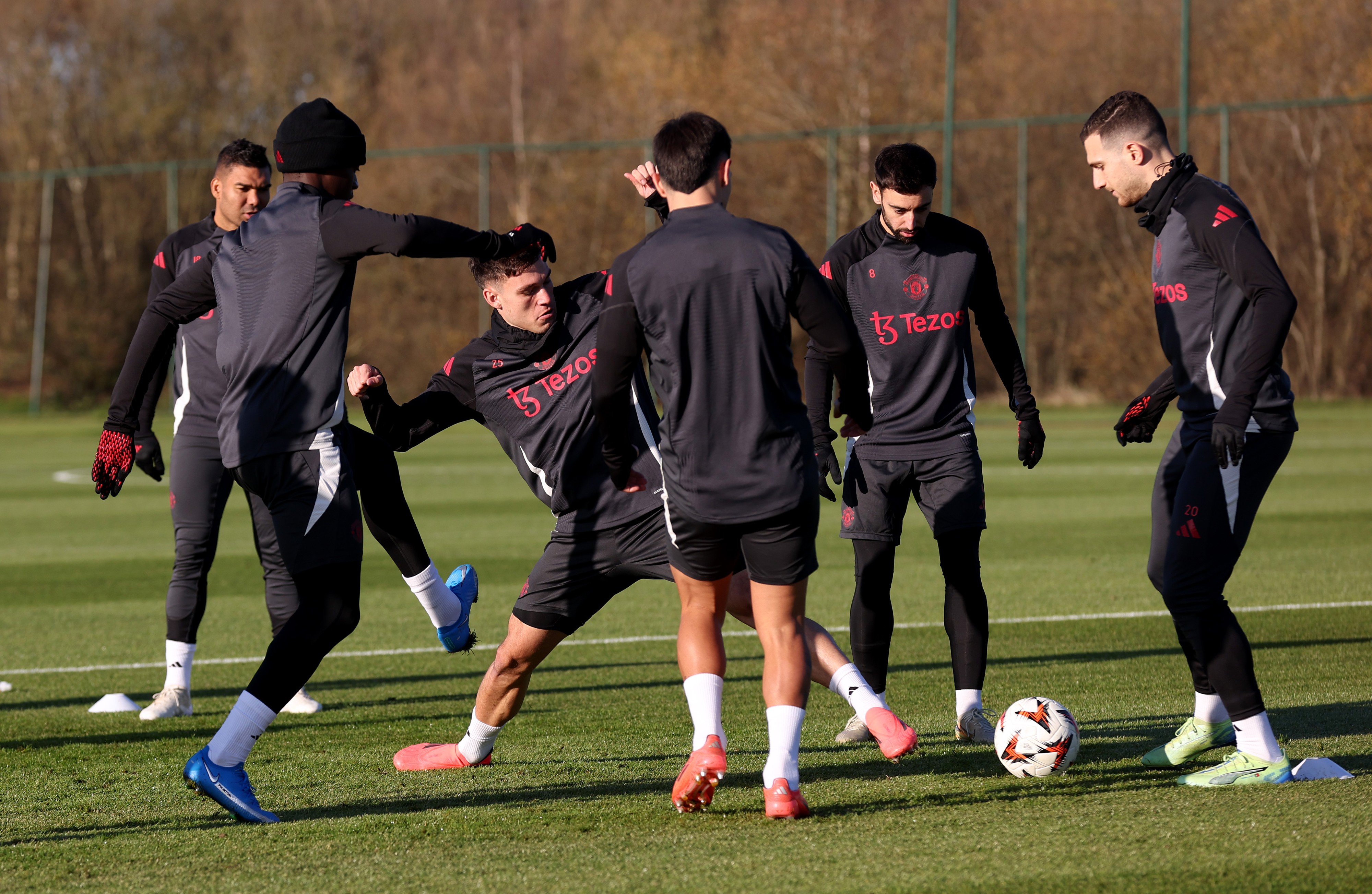 Manuel Ugarte, Bruno Fernandes and Diogo Dalot of Manchester United