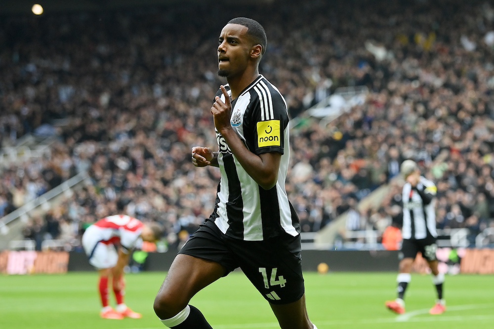 Alexander Isak celebrating his goal from Newcastle against Arsenal.