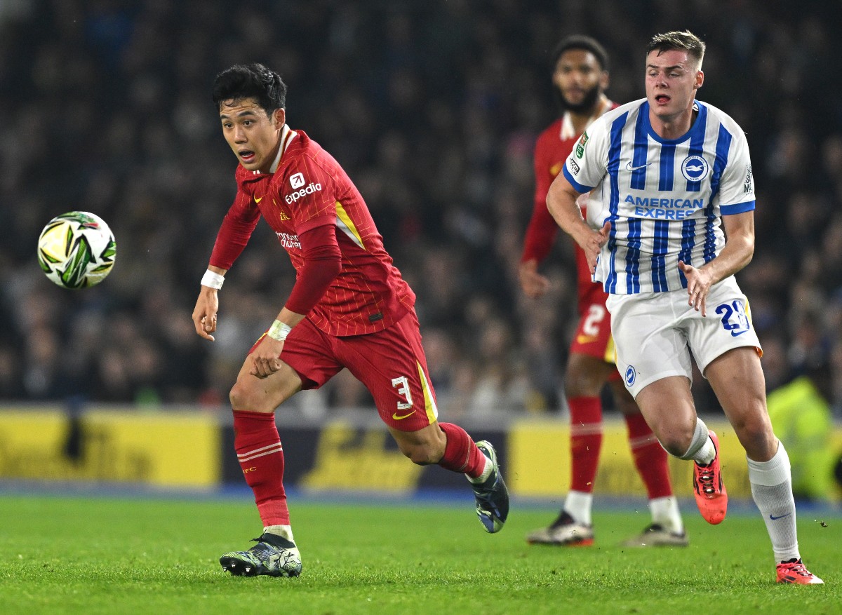 Wataru Endo in action for Liverpool