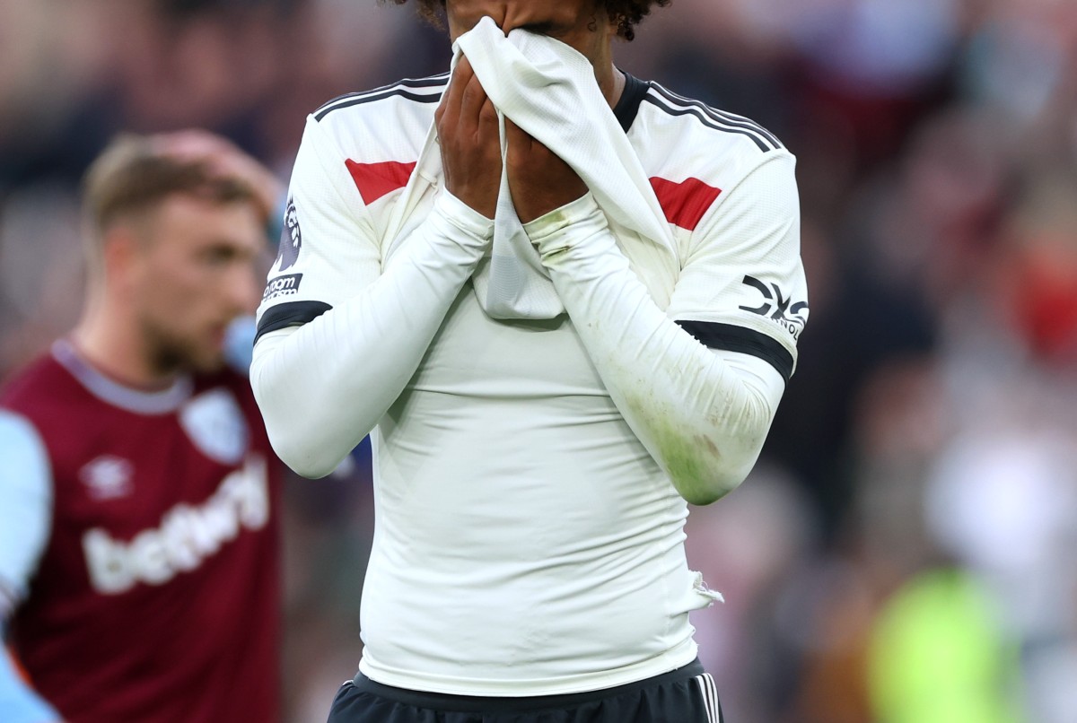 Joshua Zirkzee reacts during Man United's defeat to West Ham