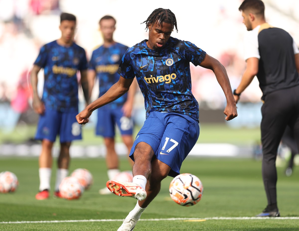 Carney Chukwuemeka warming up for Chelsea