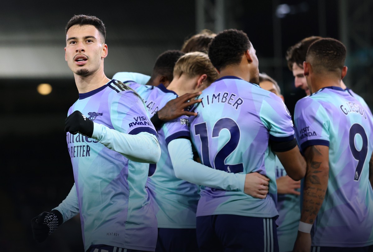 Gabriel Martinelli celebrates with his Arsenal teammates