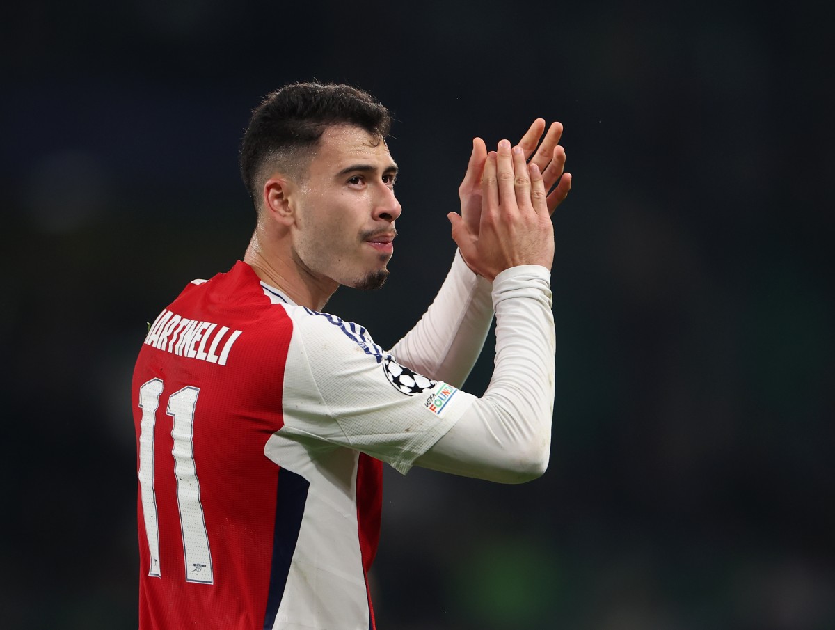 Gabriel Martinelli applauds the Arsenal fans