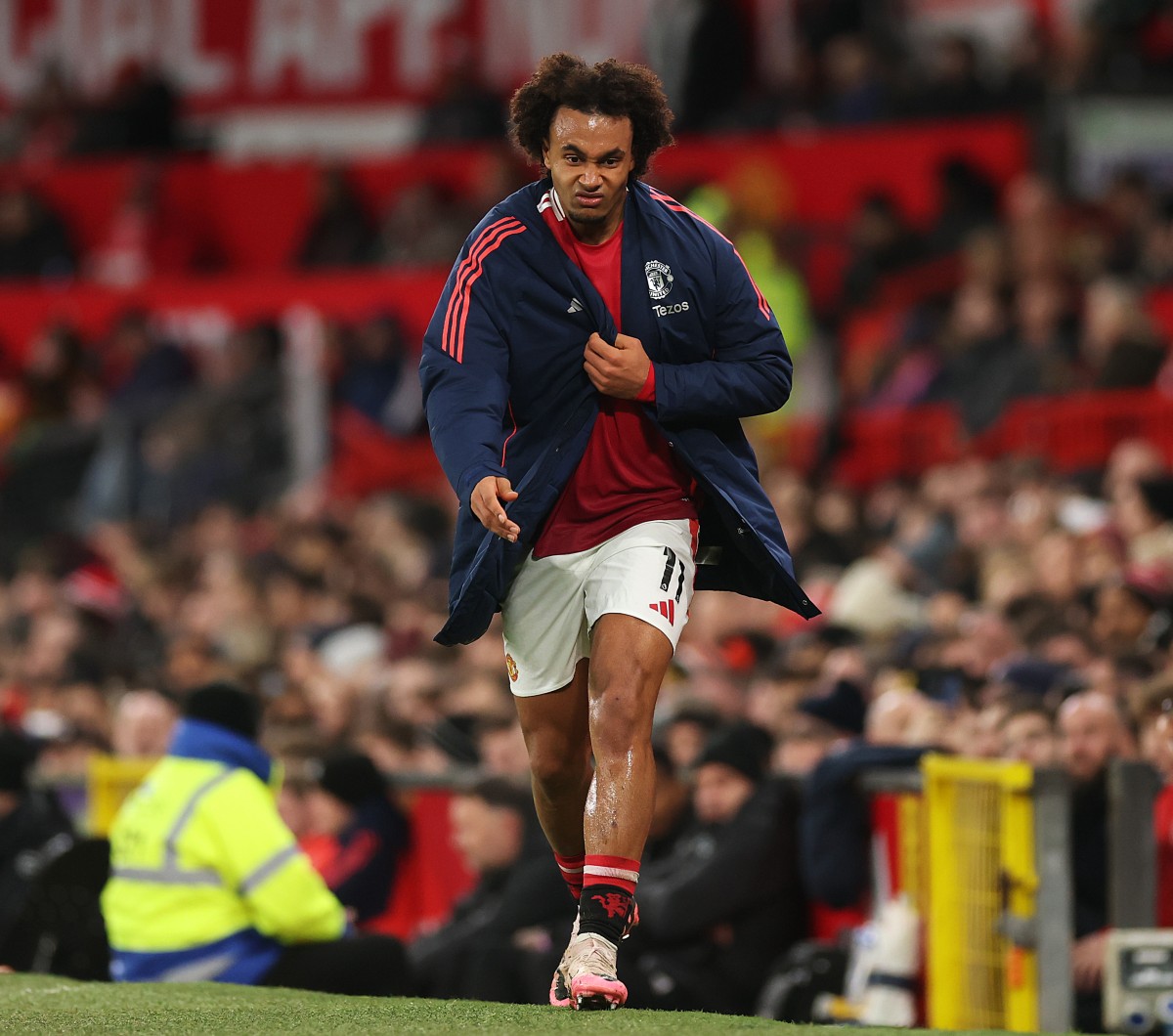 Joshua Zirkzee subbed off for Manchester United