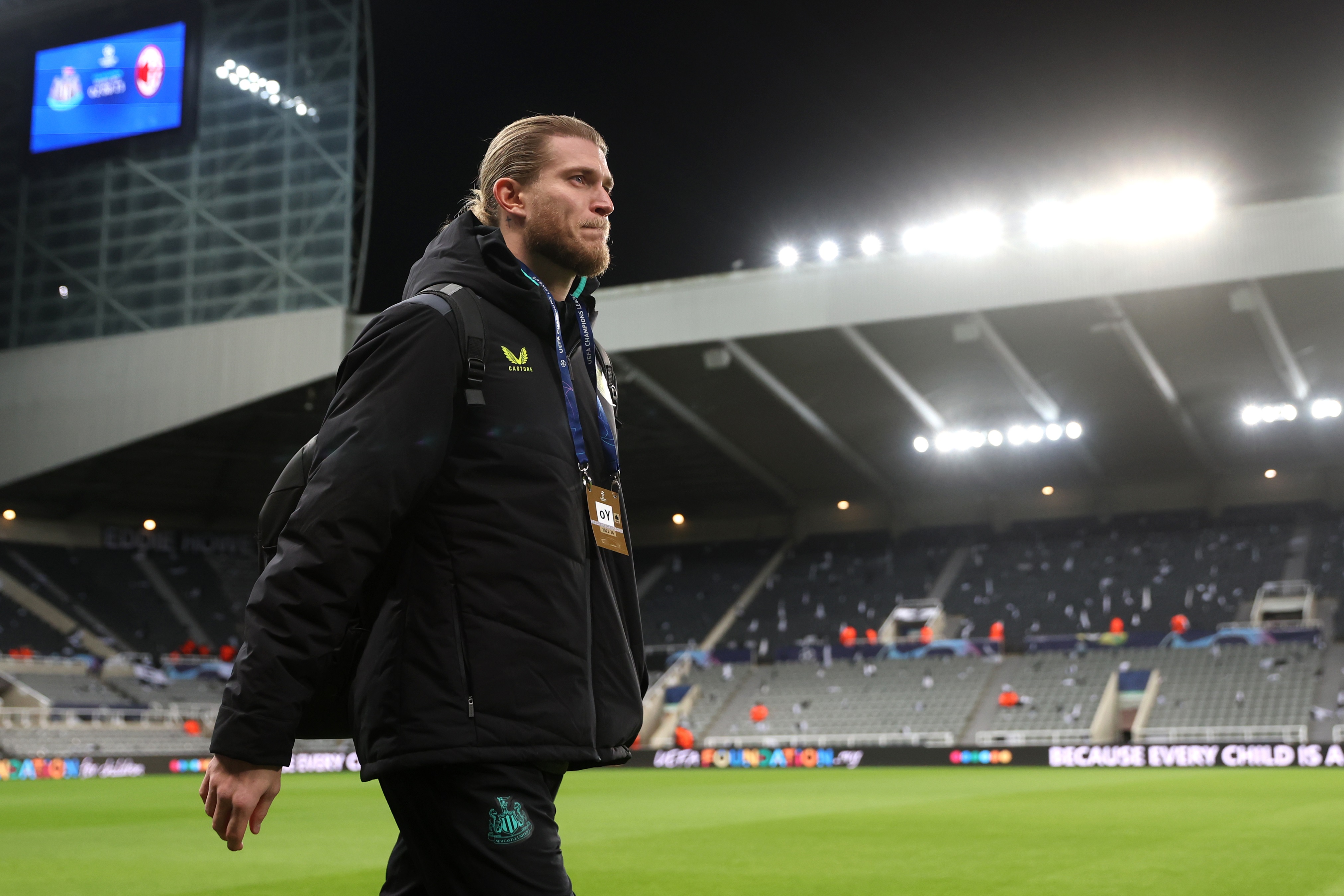 Loris Karius walking on the pitch at St James' Park ahead of Newcastle v AC Milan.