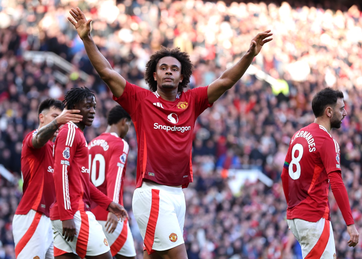 Joshua Zirkzee celebrates scoring for Man United against Everton