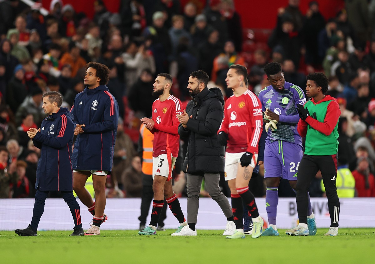 Ruben Amorim and Man United players at the end of the Newcastle game