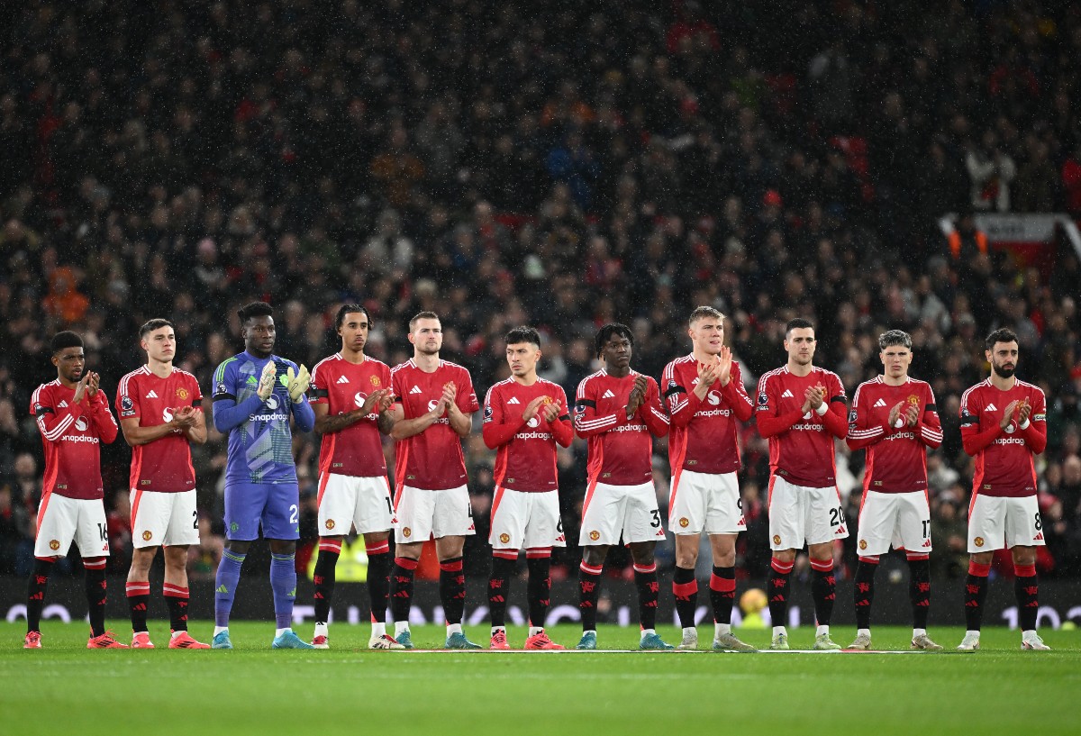 Manchester United players lining up against Nottingham Forest