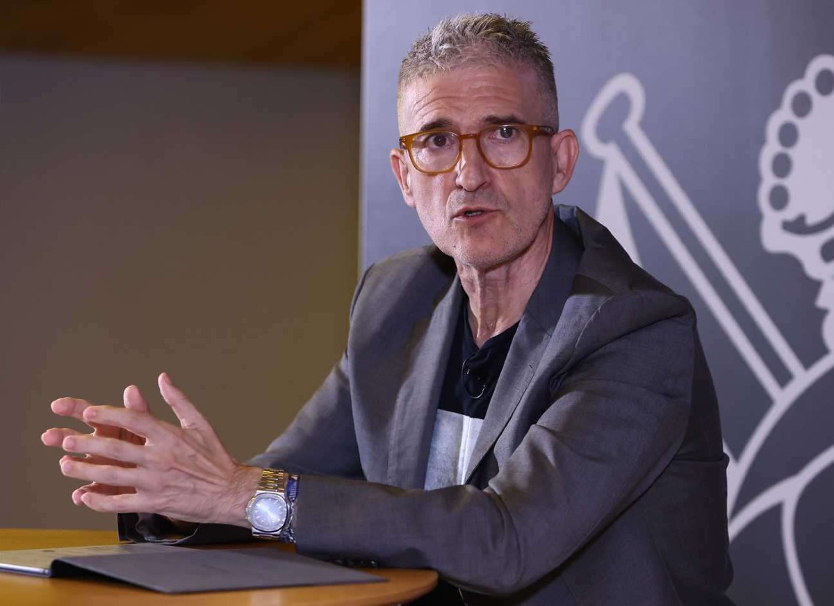 Roberto Olabe during a Real Sociedad press conference