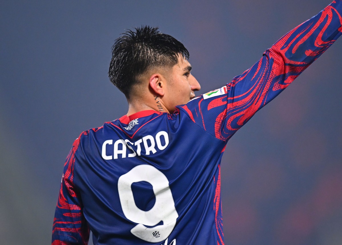 Santiago Castro celebrates a goal for Bologna