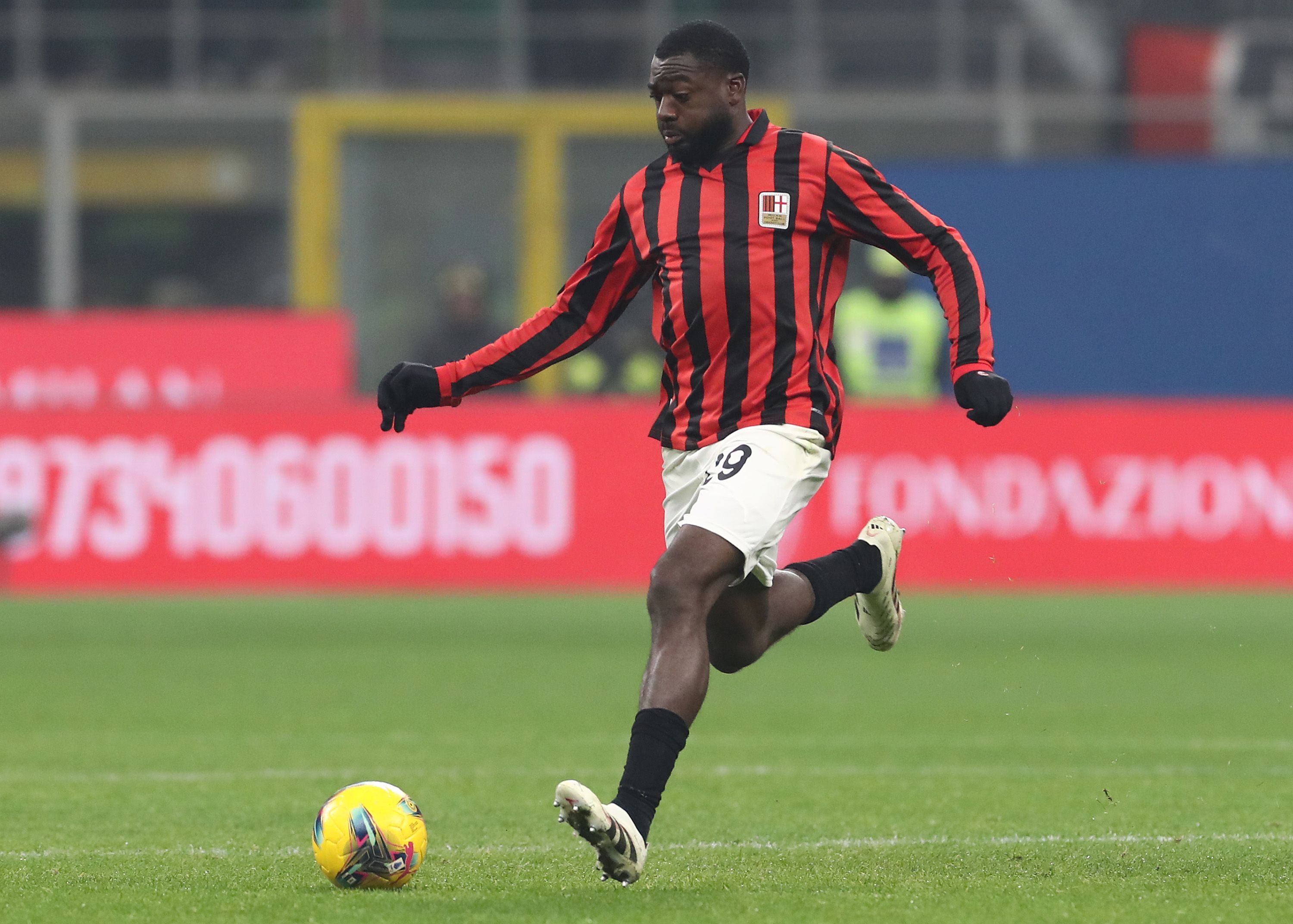 Youssouf Fofana runs with the ball