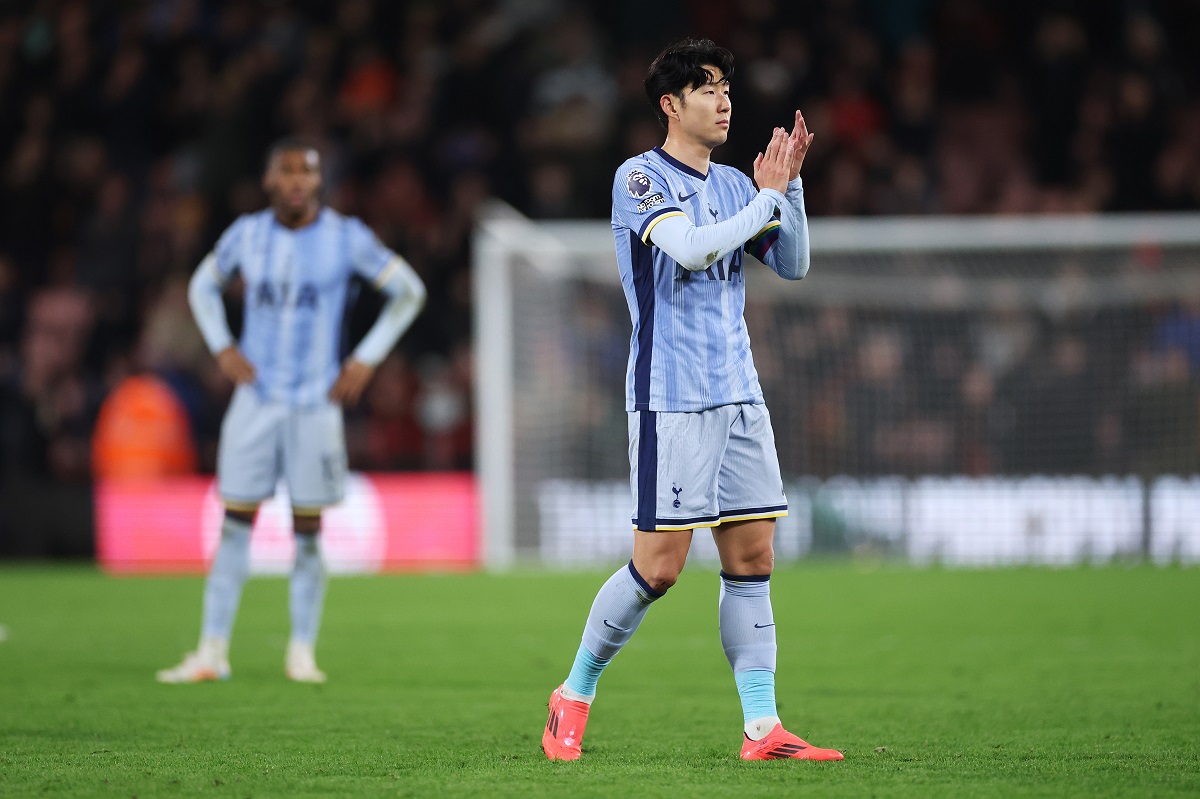 Heung-min Son applauding Spurs fans