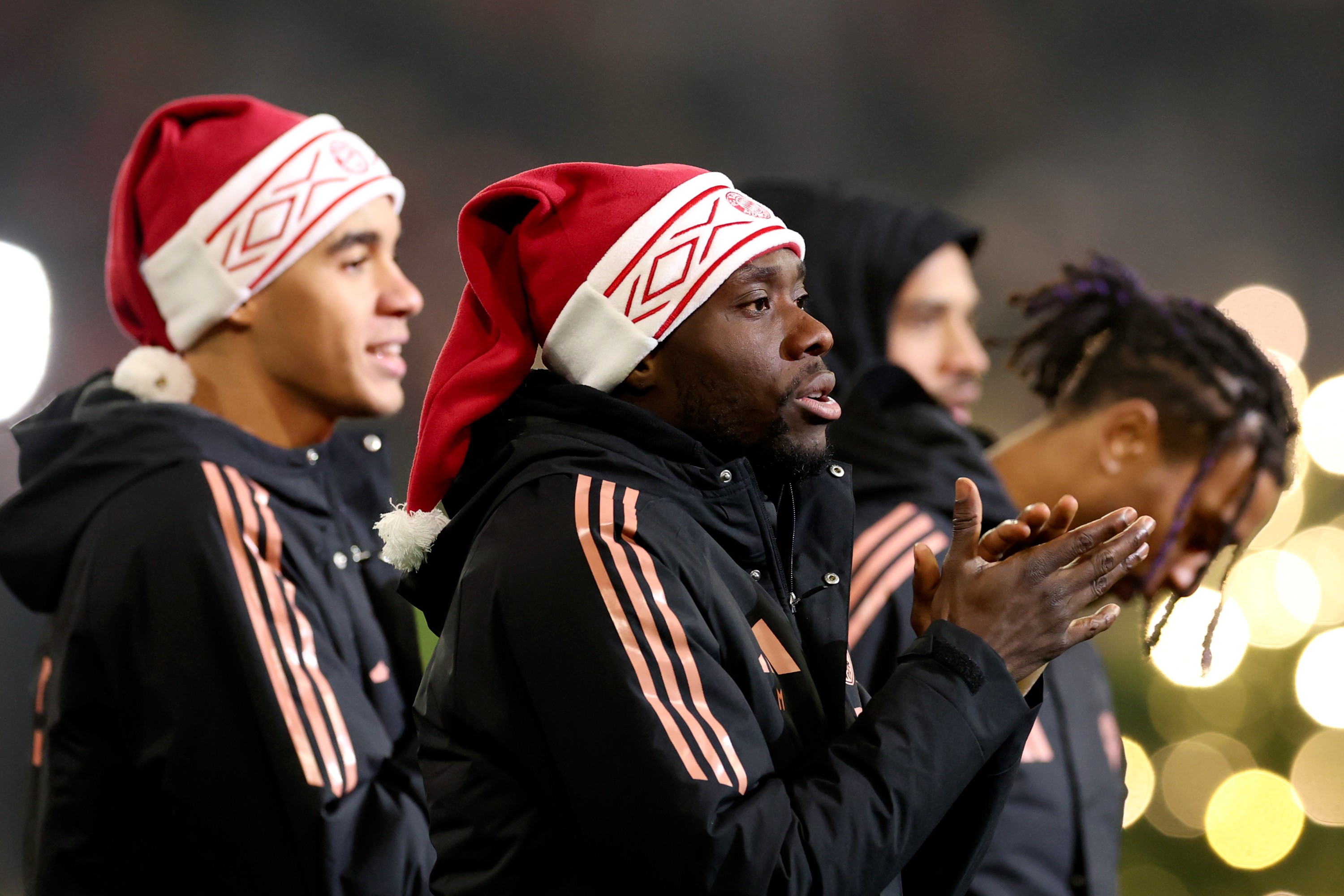 Alphonso Davies of Bayern Munich waves to the fans 