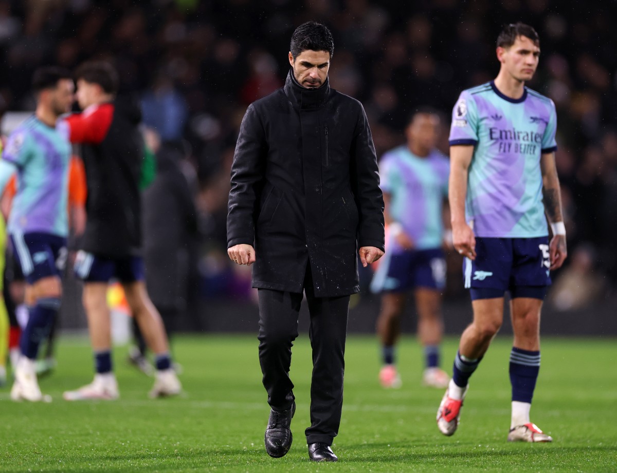 Mikel Arteta looks dejected after Arsenal's draw at Fulham