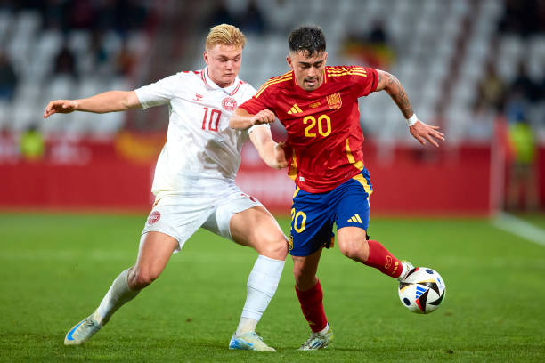 Alberto Moleiro in action for Spain