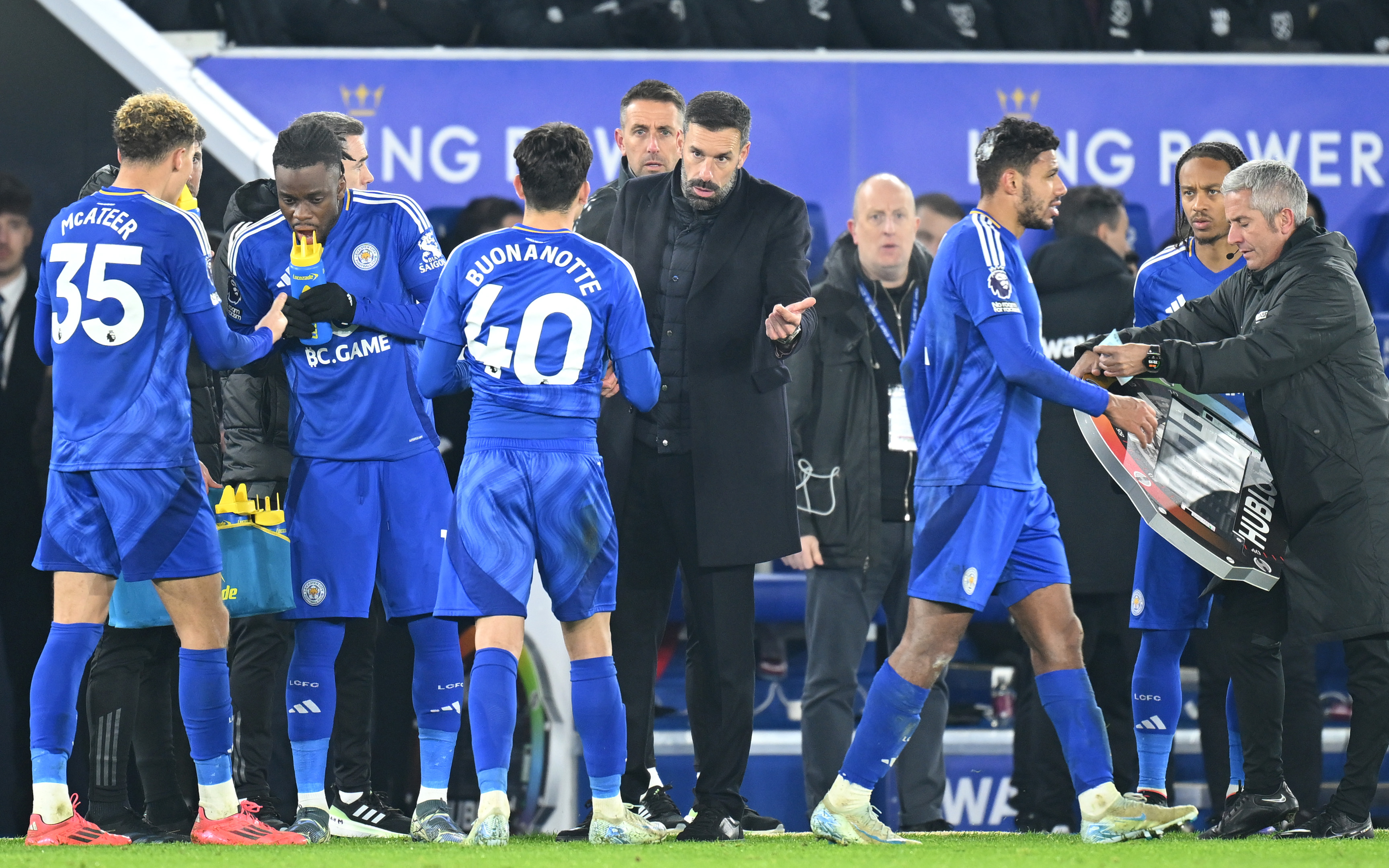 Man Utd man noticed alongside Ruud van Nistelrooy in Leicester debut