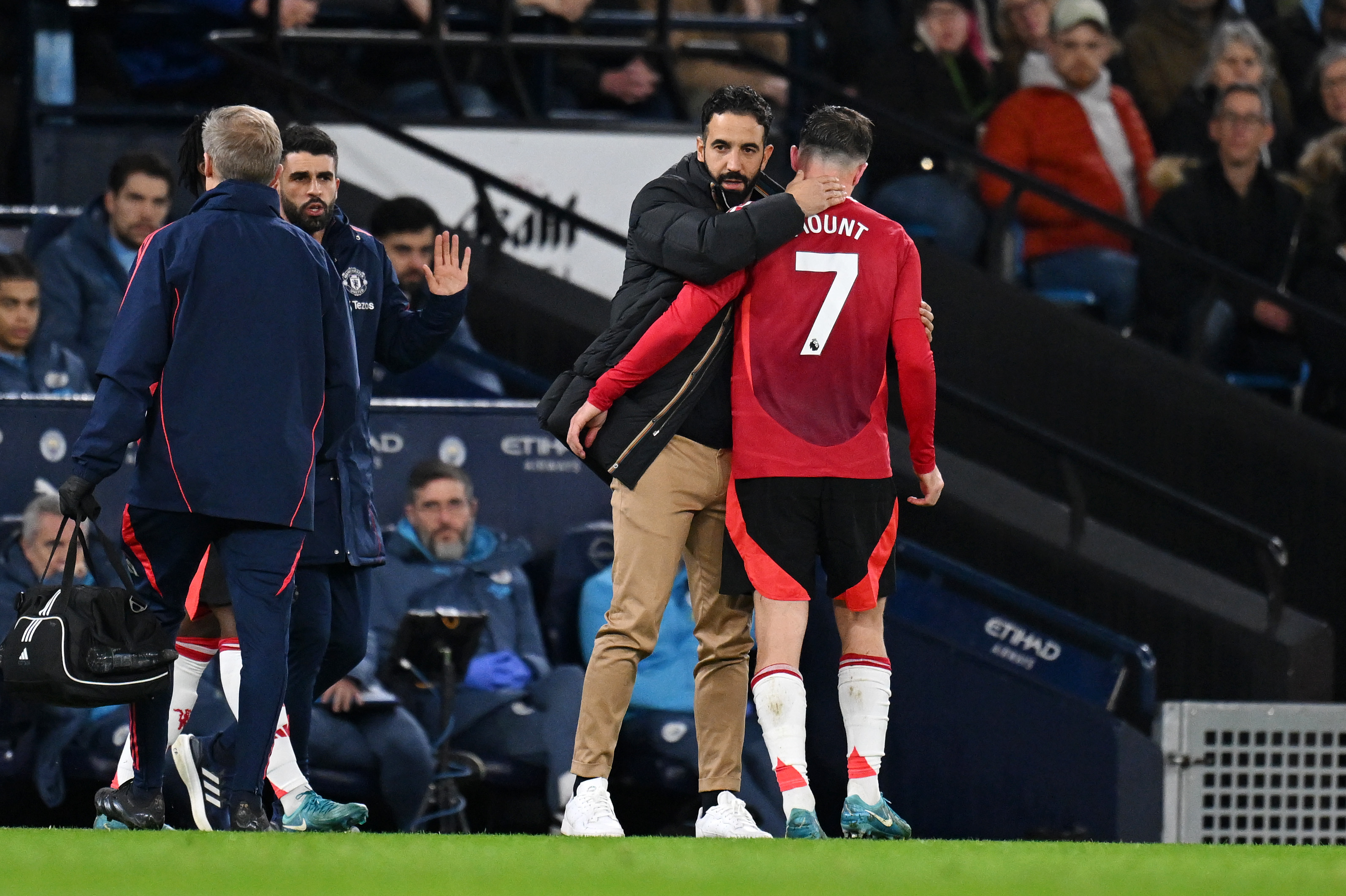 Mason Mount is injured for Man United once again