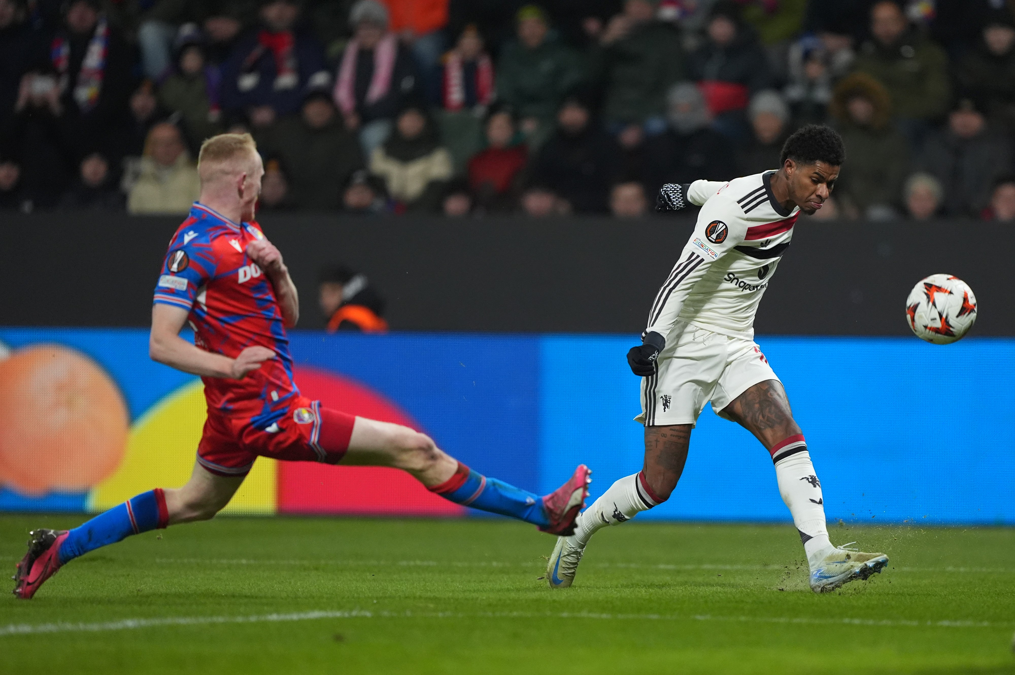 Manchester United's Marcus Rashford shoots the ball