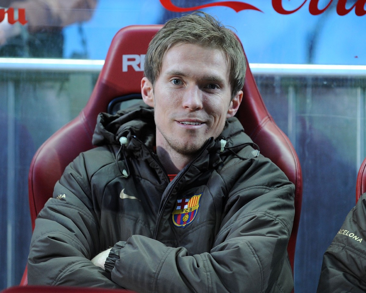 Alex Hleb on the Barcelona bench