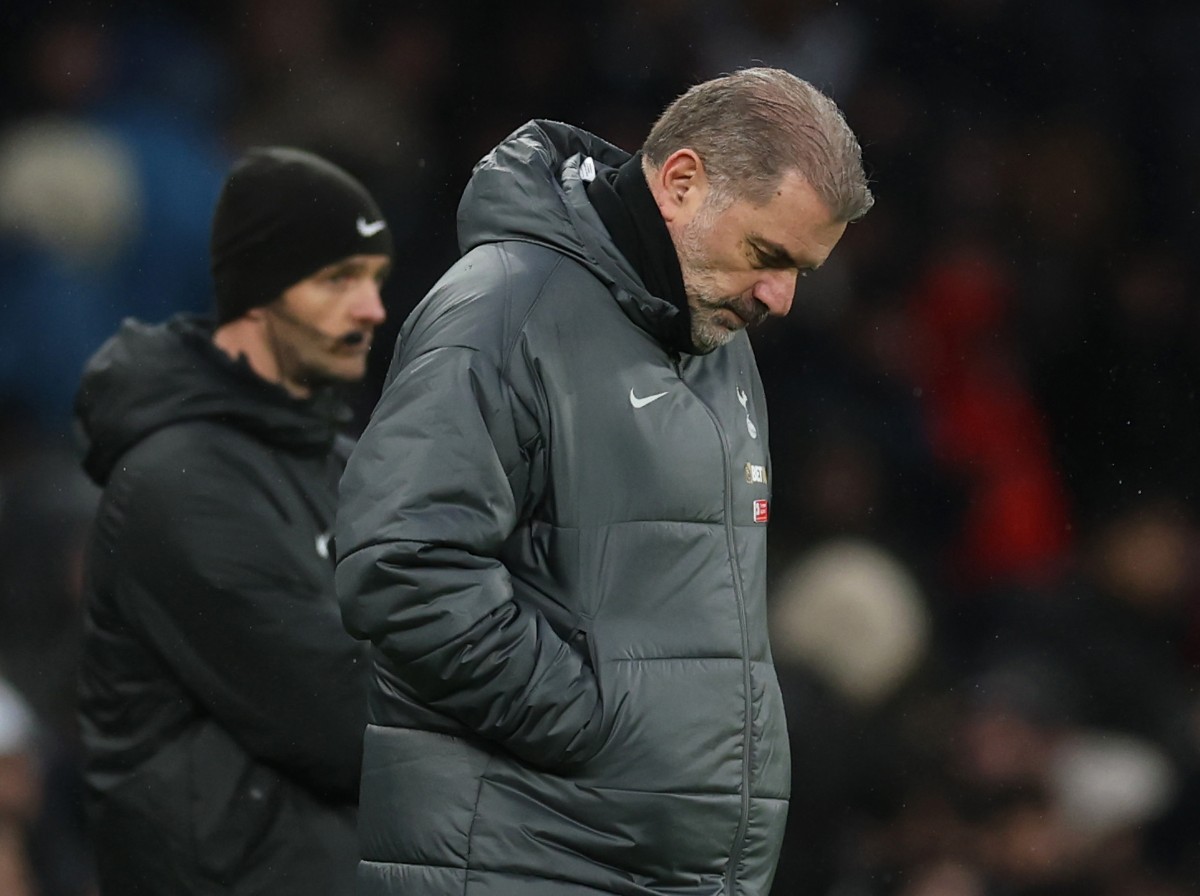 Ange Postecoglou looks dejected as Tottenham lose to Leicester